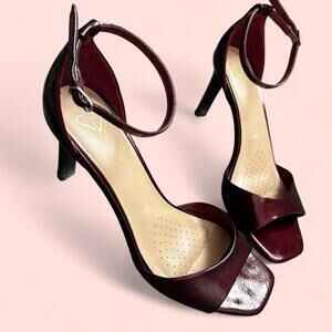 Windsor Women's Burgundy and Red Sandal